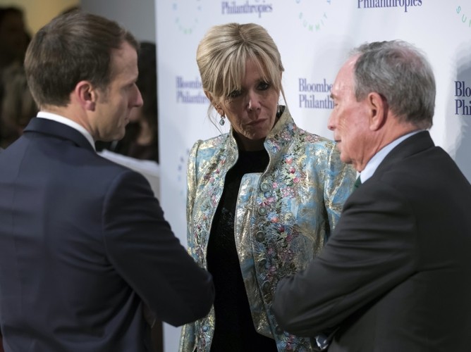 Emmanuel i Brigitte Macronowie oraz Michael Bloomberg