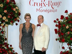 Niedobrze... Księżna Charlene w makijażu łudząco podobnym do "koszmarku TVP". FOTO