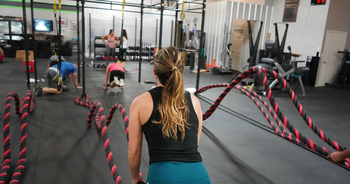 Bodyshaming na siłowni. "Można być fit i nie mieć płaskiego brzucha"