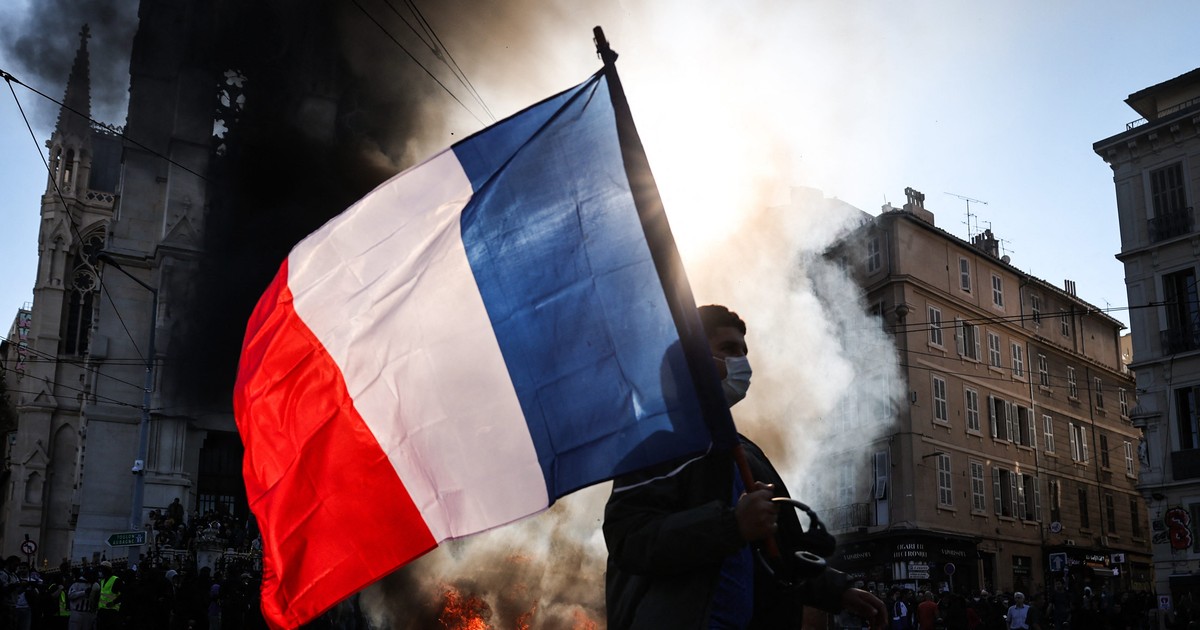 French Bond Yields Rise as Nationwide Protests and Riots Impact Markets