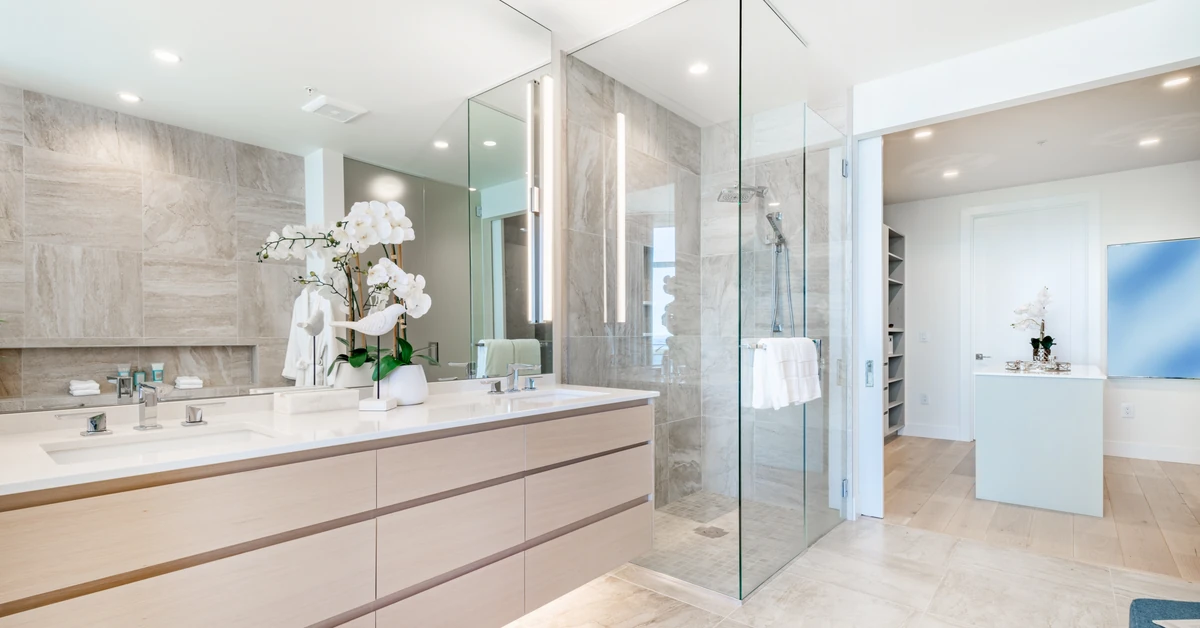 Brzydki zapach i wilgoć w łazience – jak skutecznie rozwiązać ten problem? Oto sprawdzone sposoby na pozbycie się pleśni i grzybów