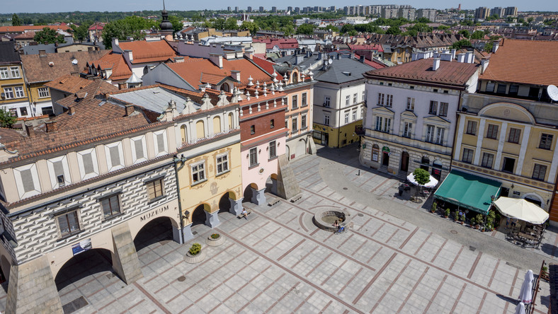 Ponad 21 mln zł przeznaczą władze Tarnowa na projekty związane z rewitalizacją centrum miasta. Miasto pozyskało na ten cel ponad 13,5 mln zł unijnego dofinansowania. Prace remontowe będą prowadzone w obrębie zabytkowego rynku i na przyległych do niego ulicach.