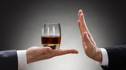 Abstynenci chorują częściej niż osoby pijące umiarkowanie? Nowe badania