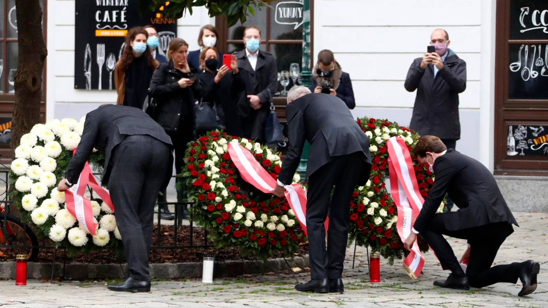 "Danas vam ovo poručujem ja, kao musliman"  - ovo su slike koje na društvenim mrežama kače svi iz Beča