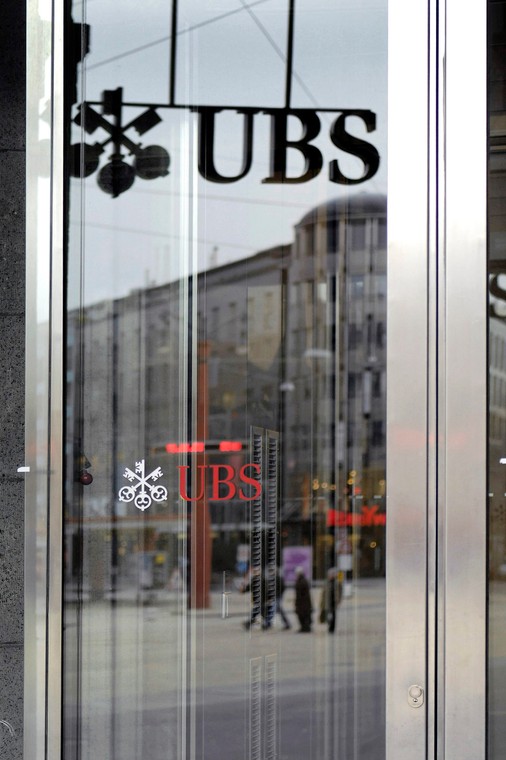 Rząd Szwajcarii wesprze prywatny bank Bank UBS miliardami dolarów