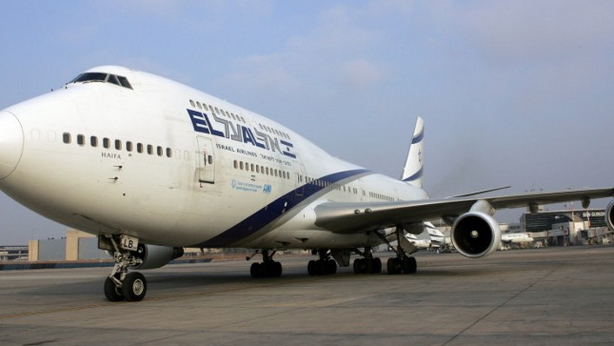 Z powodu kosztów związanych z zapewnianiem bezpieczeństwa izraelskie linie lotnicze El Al nie mogą już obsługiwać połączeń do Kairu - jest to pierwszy raz od podpisania układu pokojowego z Egiptem z 1979 roku - podał izraelski dziennik "Maariw".