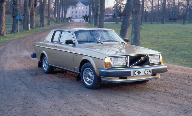 Volvo 262C (1977-1981)