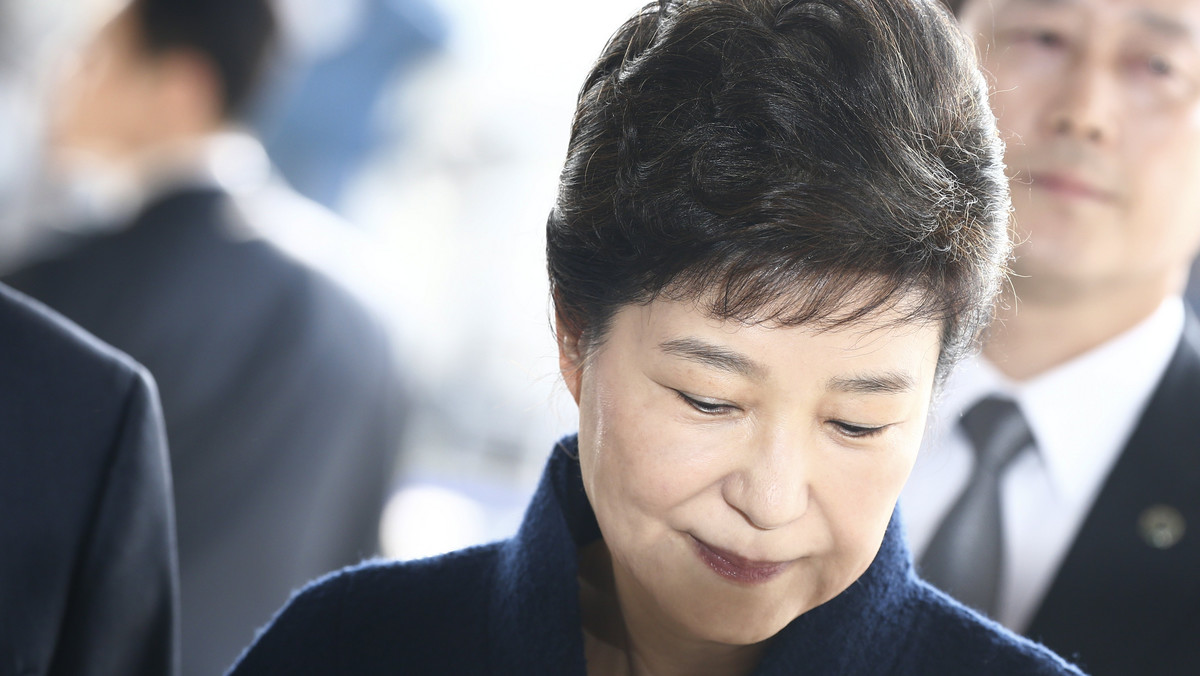 Południowokoreańska prokuratura wystąpiła do sądu z wnioskiem o wydanie nakazu aresztowania byłej prezydent kraju Park Geun Hie w ramach śledztwa związanego ze skandalem korupcyjnym - poinformowały w poniedziałek południowokoreańskie media.