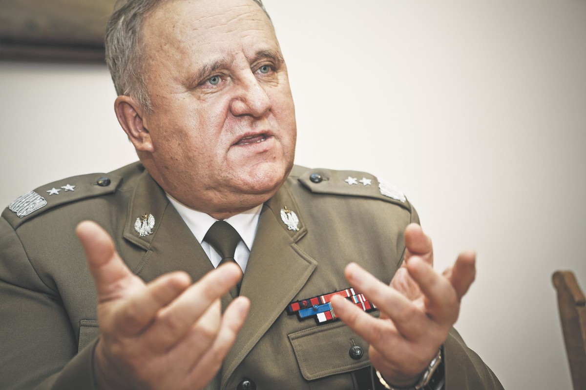 Prof. dr hab. gen. dyw. rez. Bogusław Pacek, doradca ministra obrony