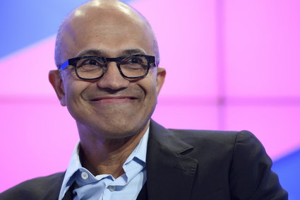 Ile zarabia CEO Microsoftu? On też dostaje bonusy zależne od oceny rocznej