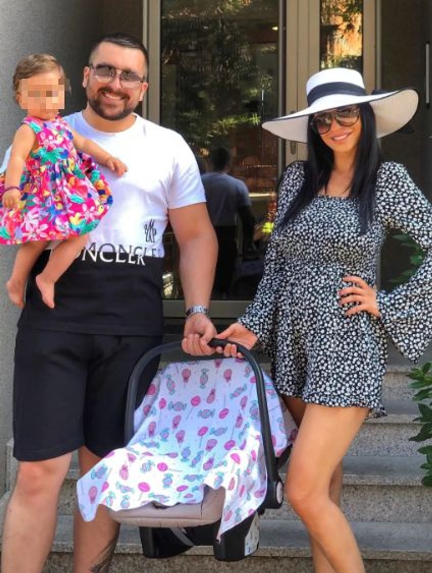 Jelena Pešić napustila porodilište, pa pozirala sa porodicom