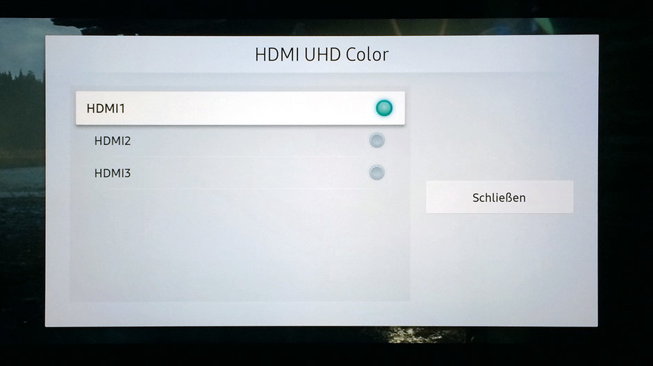 Współczesne telewizory automatycznie udostępniają wejścia HDMI dla sygnału HDR, w starszych modelach użytkownik musi zrobić to sam – inaczej konsola nie wygeneruje sygnału HDR