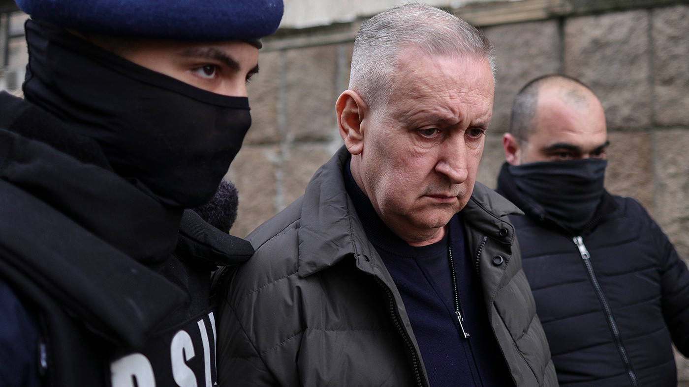 DNA a clasat dosarul în care Cristian Anton, directorul ARR prins cu șpaga în cutii de pantofi, a amenințat doi inspectori de trafic: „Știi ce fac cu tine? Am să spăl pe jos”