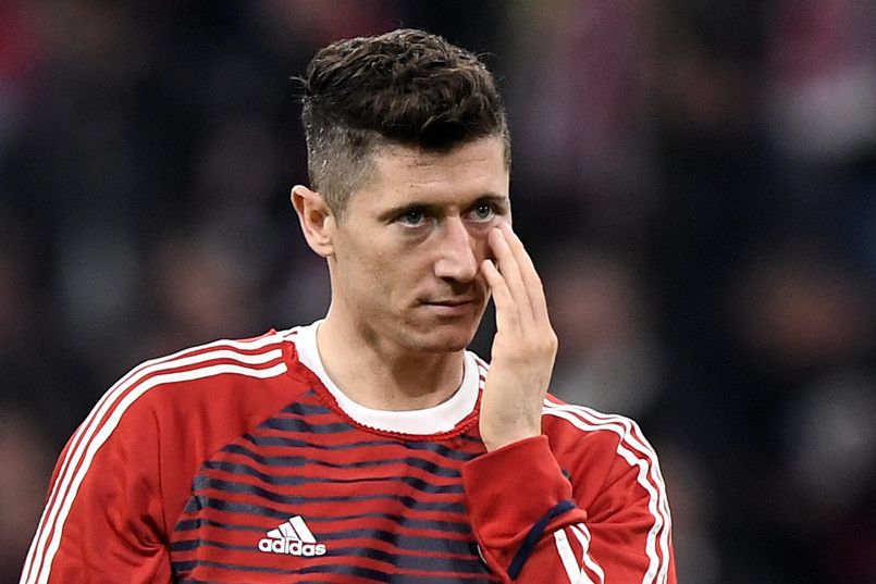 Lewandowski z podbitym okiem. Zobacz, jak Polak został sponiewierany w meczu Ligi Mistrzów