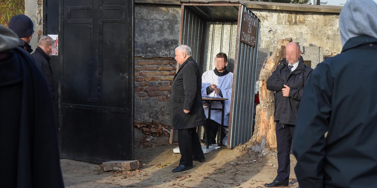 Kierowca Kaczyńskiego złamał przepisy w drodze na cmentarz 