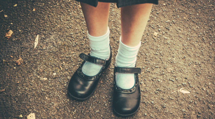 Csak fekete cipőt lehet viselni a brit iskolában/Fotó:Northfoto