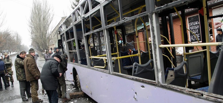 Trolejbus ostrzelany na przystanku w Doniecku. Są zabici i ranni. ZDJĘCIA