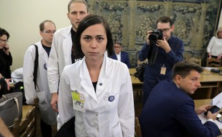 Premier zaprasza rezydentów na rozmowy pod warunkiem zakończenia protestu