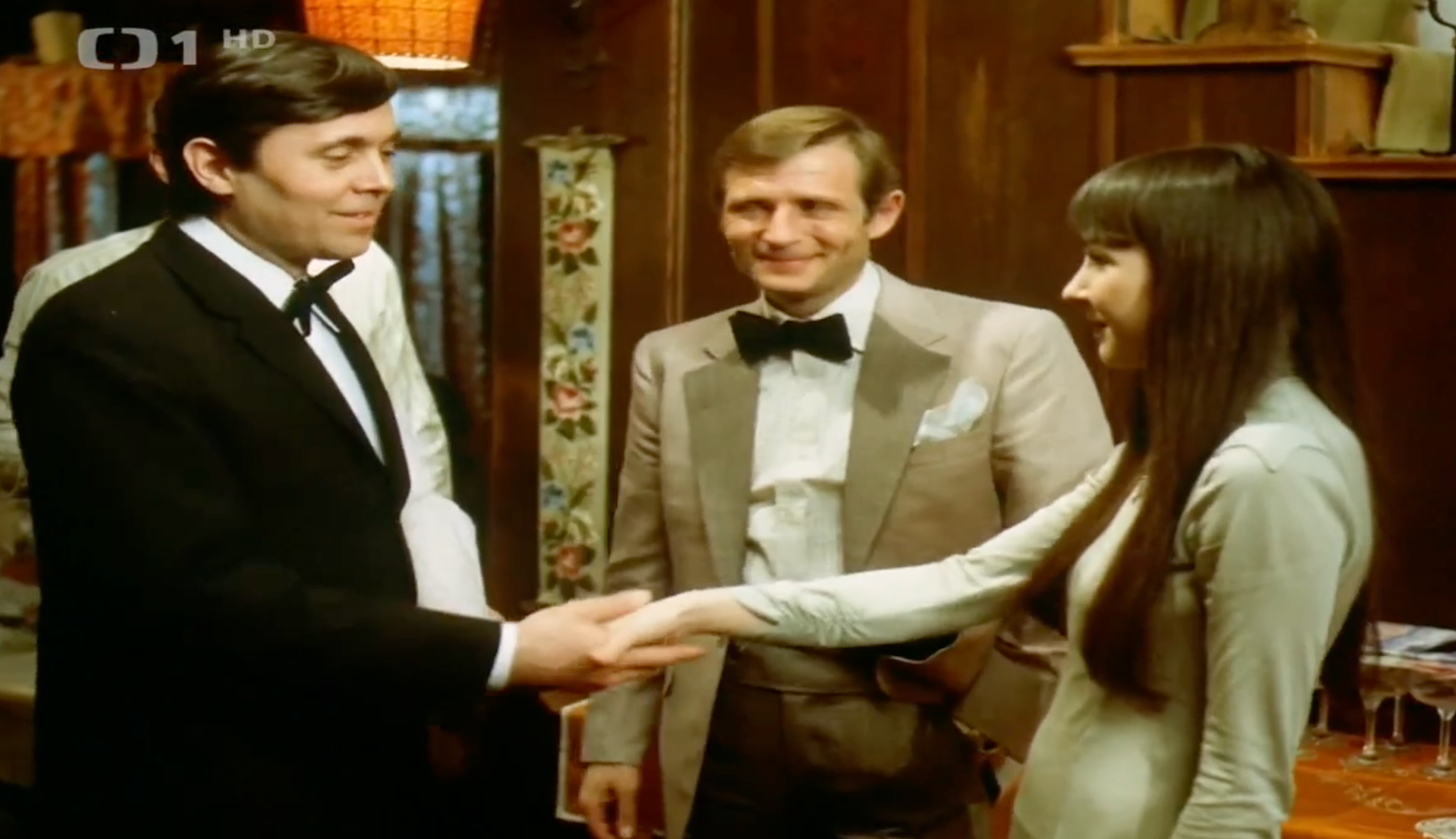 Josef Abrhám, Jiří Kodet a Dáda Patrasová vo film Vrchní, prchni!