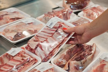 Észrevétlenül közel fél kiló csomagolóanyagot nyelünk le életünk során