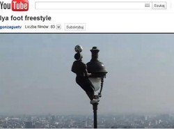 Tak się żongluje piłką na latarni. Zobacz wideo