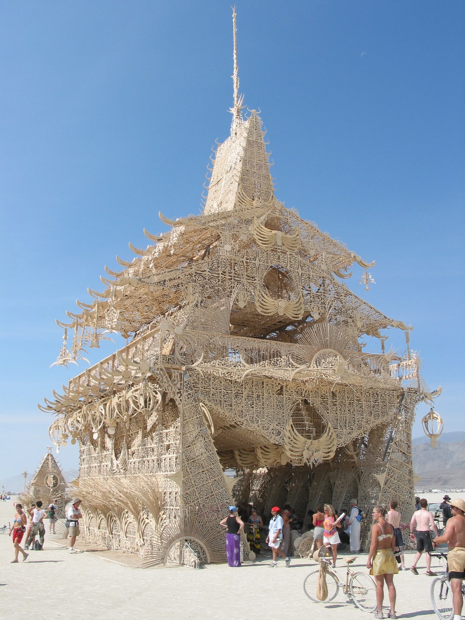 Świątynia wzniesiona na terenie festiwalu w 2002 roku