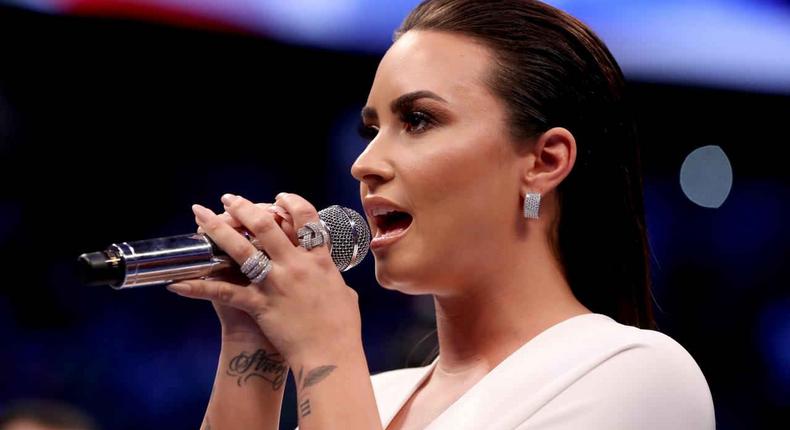 Demi Lovato stuns at Floyd Mayweather-Conor McGregor fight 