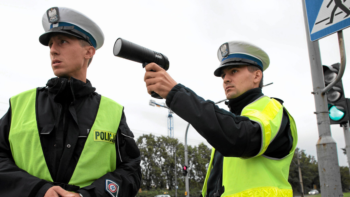 Statystyki dotyczące polskich kierowców nie kłamią - z roku na rok jest coraz gorzej. Eksperci nie mają złudzeń - na drogach jest jak w dżungli. Oto 10 wykroczeń najczęściej popełnianych przez Polaków. To poważna przestroga dla nas wszystkich.