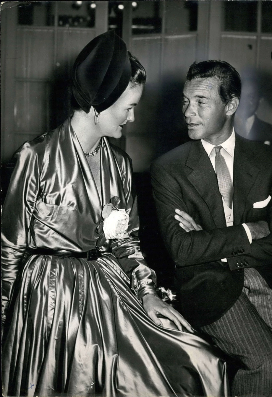 Duke wzięła ślub z Porfirio Rubirosa, „dominikańskim dyplomatą i międzynarodowym playboyem”, jak w owym czasie dość często opisywano go w tabloidach. Rubirosa stał się znany z powodu przypisywanych mu licznych romansów ze sławnymi kobietami, w tym Marilyn Monroe czy Judy Garland.