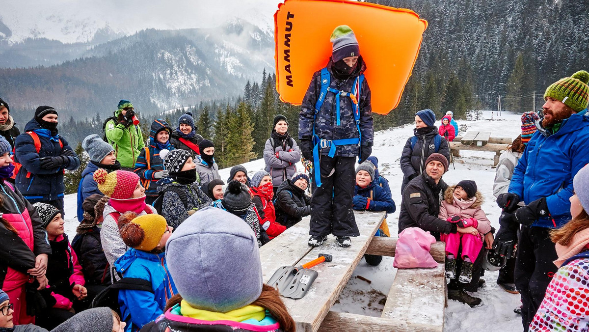 Tatrzański Park Narodowy we współpracy z TOPR i PZU po raz ósmy zorganizuje w Tatrach akcję edukacyjną Lawinowe ABC. Celem akcji jest uświadomienie turystom, jak można ustrzec się przed niebezpiecznymi lawinami śnieżnymi.