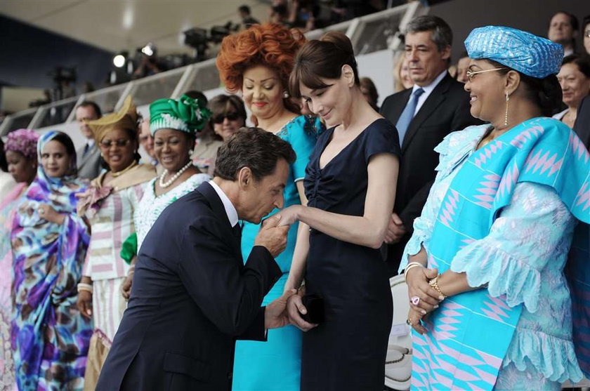 Zobacz jak prezydent całuje żonę!
