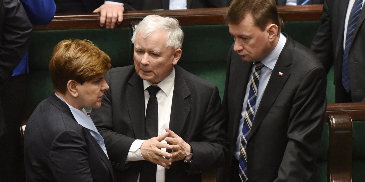 Jarosław Kaczyński, prezes PiS z Mariuszem Błaszczakiem, szefem klubu PiS w Sejmie i Beatą Szydło, wiceprezes p