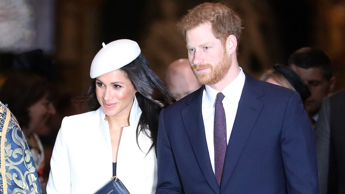 Królowa Elżbieta II wyraziła oficjalną i formalną zgodę na zawarcie związku małżeńskiego swojego wnuka księcia Harry'ego z Meghan Markle – donosi dziennikarka magazynu "HELLO!" Emily Nash.