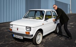 Fiat 126p Toma Hanksa sprzedany. To najdroższy "maluch" świata