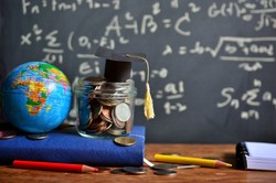 2500 zł bonu dla nauczycieli klas I-III. Wypłata już w 2025 roku. Kiedy dokładnie?