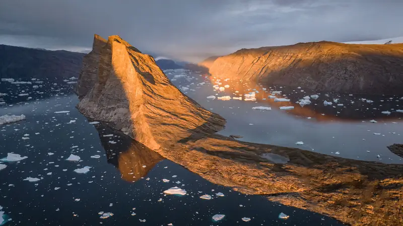 Kadr z programu &quot;Alex Honnold misja na Grenlandii&quot;