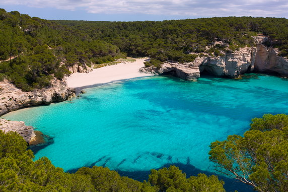 Atrakcje Minorki, plaża Cala Mitjana