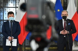 Dworczyk i Niedzielski: Nie ulegajmy panice, szczepmy się AstrąZeneką