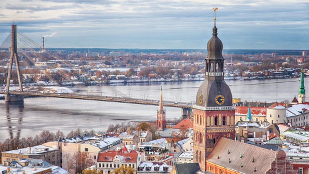 Łotwa przystąpiła z początkiem bieżącego roku do strefy euro i została 18. państwem eurolandu. Małe łotewskie miasteczko Vilani (Wielony) postanowiło jednak zachować pamięć o starej walucie - łacie - i nadało jej nazwę jednej z ulic.