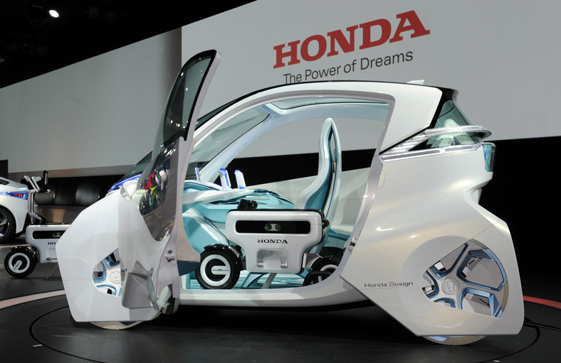 Samochód koncepcyjny Micro Commuter od Hondy, zaprezentowany na Tokyo Motor Show 2011, fot. Kimimasa Mayama/Bloomberg