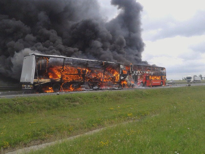 Wypadek na autostradzie A 4. Autobus i ciężarówka stanęły w ogniu