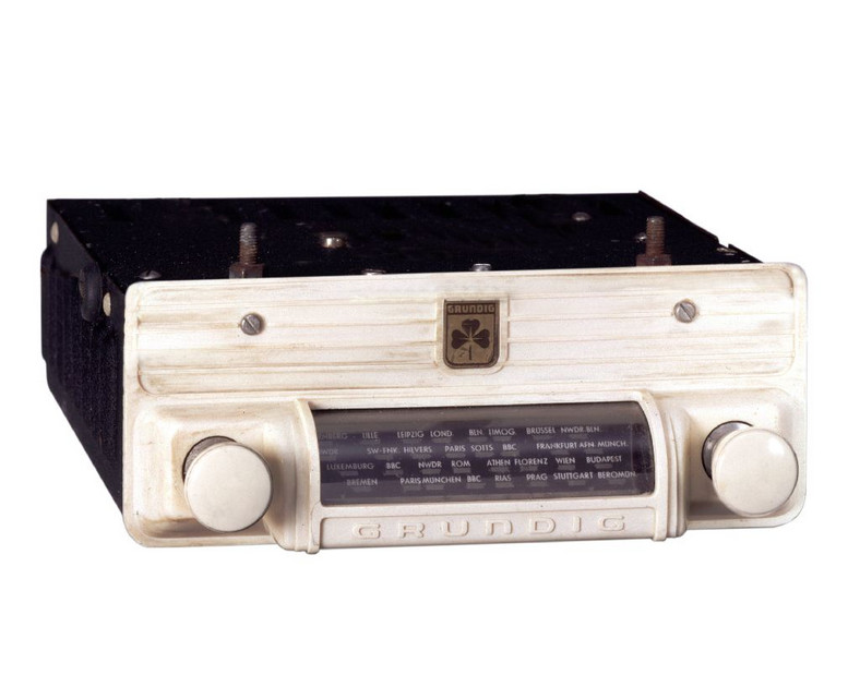 1951 rok: Grundig pokazuje swoje pierwsze radio samochodowe Autosuper 248. Ówczesna cena: 248 marek.