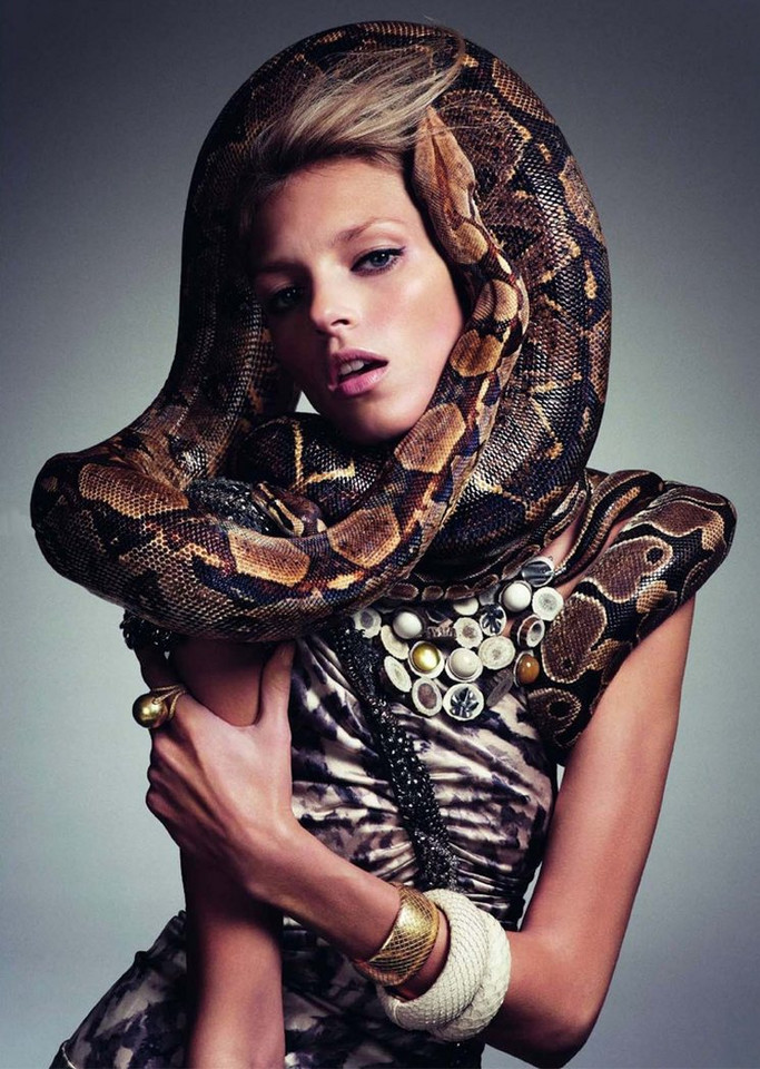 Anja Rubik w VOGUE