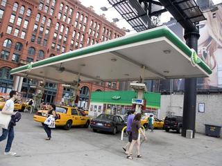 USA stacja benzynowa BP ludzie ulica