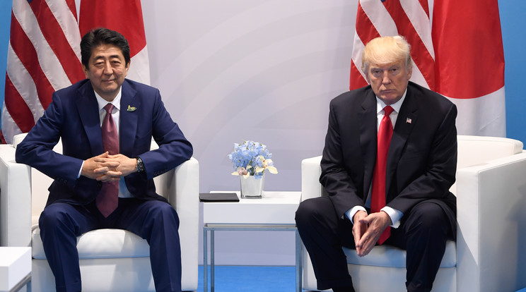 Abe Sindzó és donald Trump személyesen három hete találkozott a G20-csúcson /Fotó: AFP