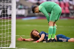 Załamany Fabiański. W derbach Londynu dwa razy pokonali go koledzy z drużyny