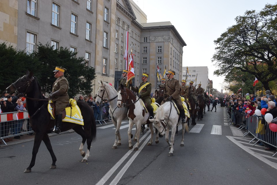 Katowice: Defilada służb mundurowych