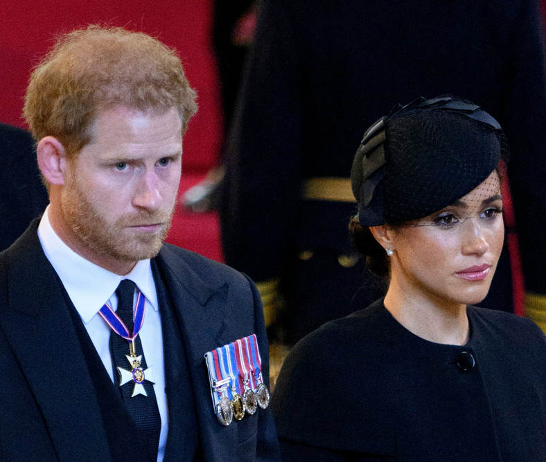 Meghan Markle i książę Harry podczas pogrzebu Elżbiety II