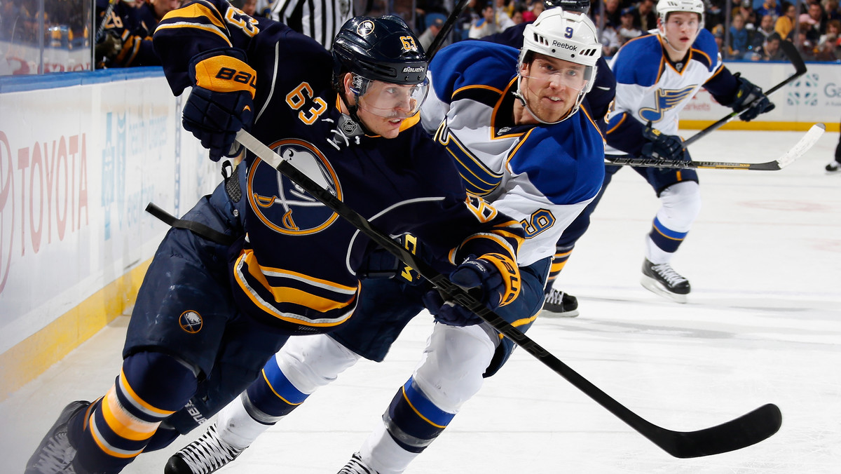 Saint Louis Blues wysoko wygrali mecz z Buffalo Sabres 6:1. Nie przeszkodził im w tym ostry wyraz meczu, w którym sędziowie podyktowali łącznie 62 minuty karne. Hat tricka zdobył fiński napastnik Jori Lehtera.