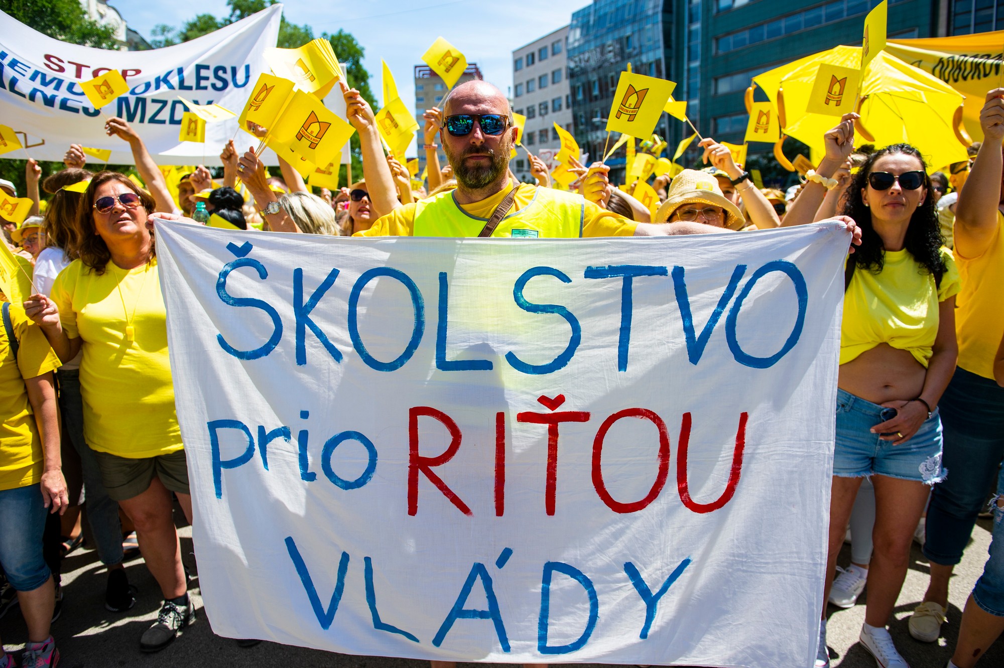 Učitelia vyšli do ulíc. 